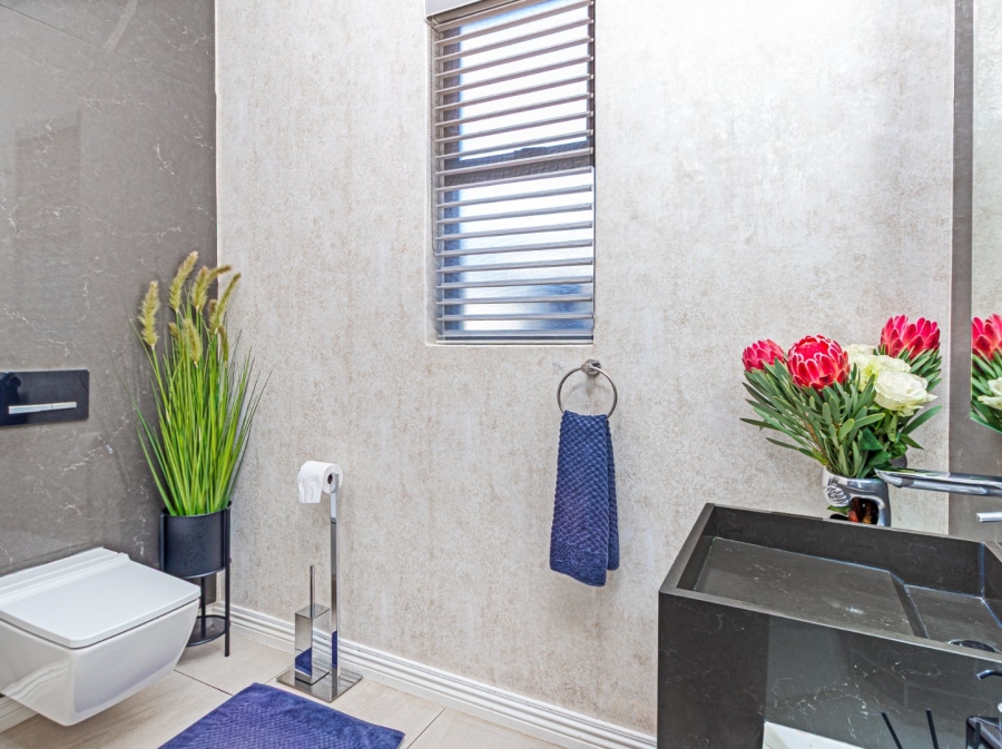 6 Bedroom Property for Sale in Birdwood Estate North West